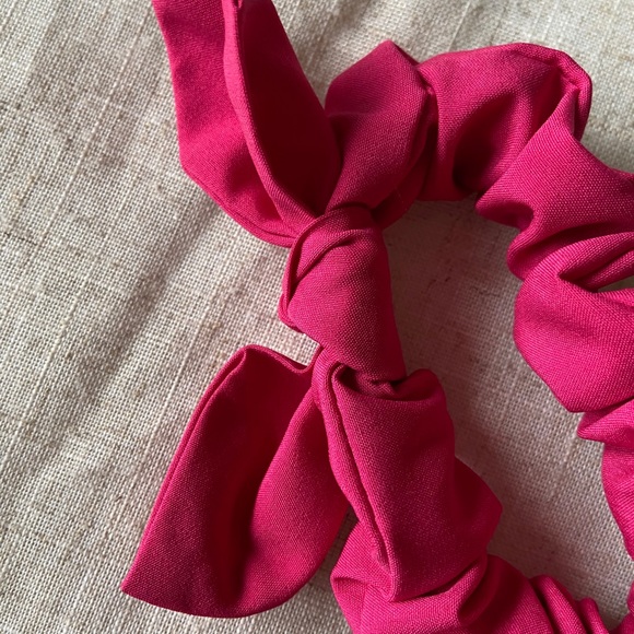 Fabletics The Scrunchy Hair Tie - Picture 3 of 5